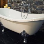 bathtub-with-stainless-steel